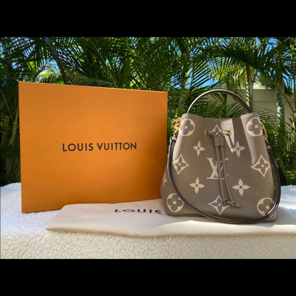Louis Vuitton Neonoe Bag in Turtledove